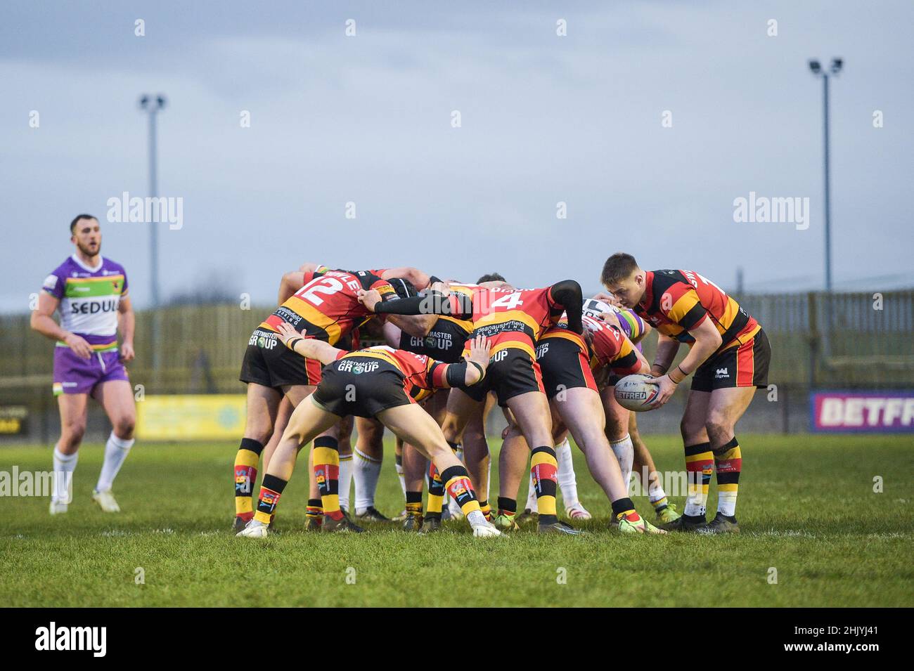 Dewsbury, Inghilterra - 30 gennaio 2022 - Scrum durante il campionato di rugby League Betfred Round 1 Dewsbury Rams vs Bradford Bulls al Tetley Stadium, Dewsbury, Regno Unito Dean Williams Foto Stock