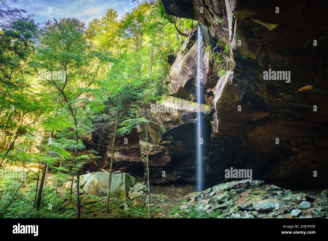 Immagine panoramica a lunga esposizione di Yahoo Falls nel Kentucky meridionale Foto Stock