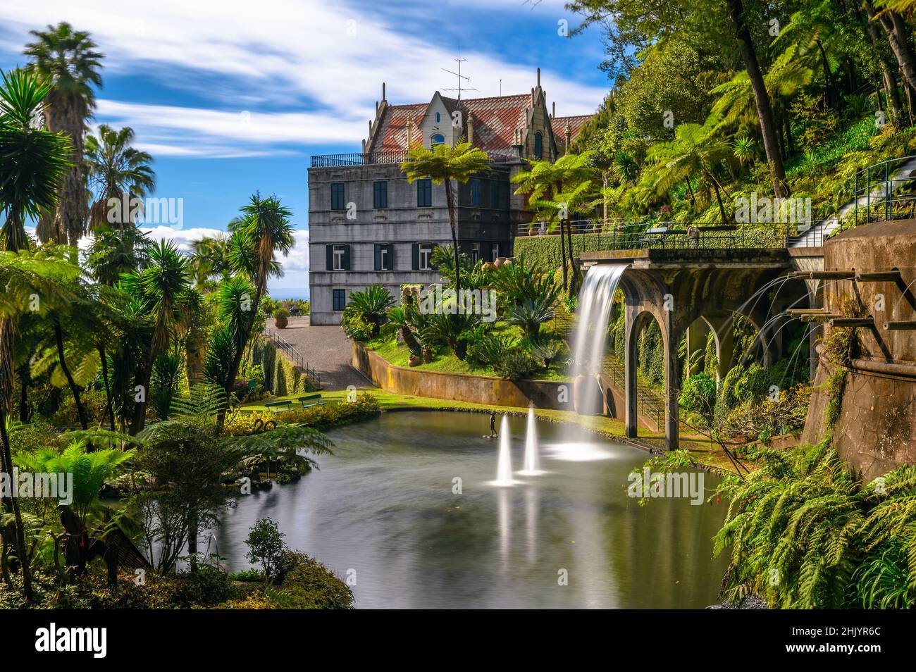 Fontana nel giardino del Monte Palace situato a Funchal, isola di Madeira, Portogallo Foto Stock
