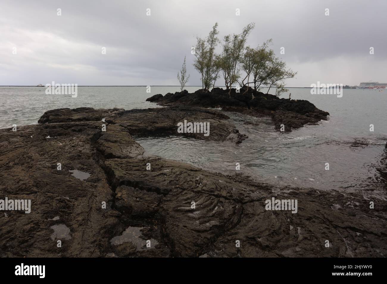 Hilo è un insediamento sul lato orientale e ventoso di Hawai'i, Big Island. Foto Stock