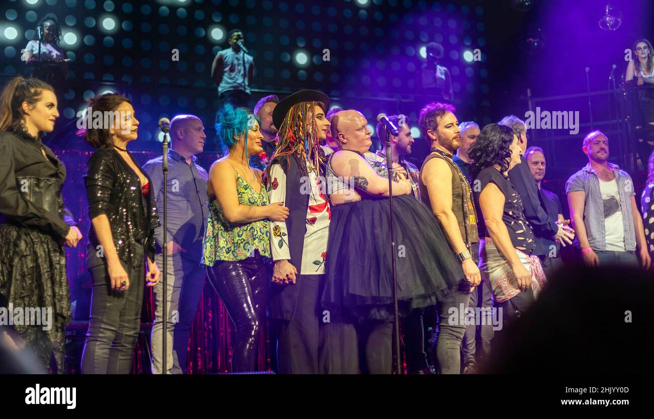 Spettacoli PIC: Boy George ha chiuso un trionfante ritorno dei suoi spettacoli musicali Taboo al London Palladium la scorsa notte. Ci sono stato due notti per la BE Foto Stock