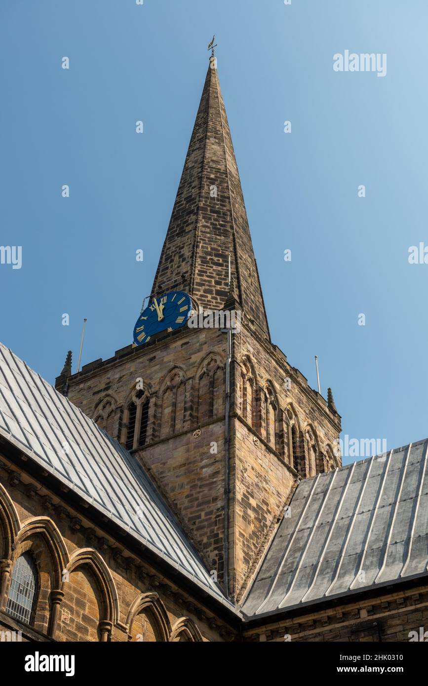 La torre e guglia della chiesa di San Cuthbert a Darlington Foto Stock