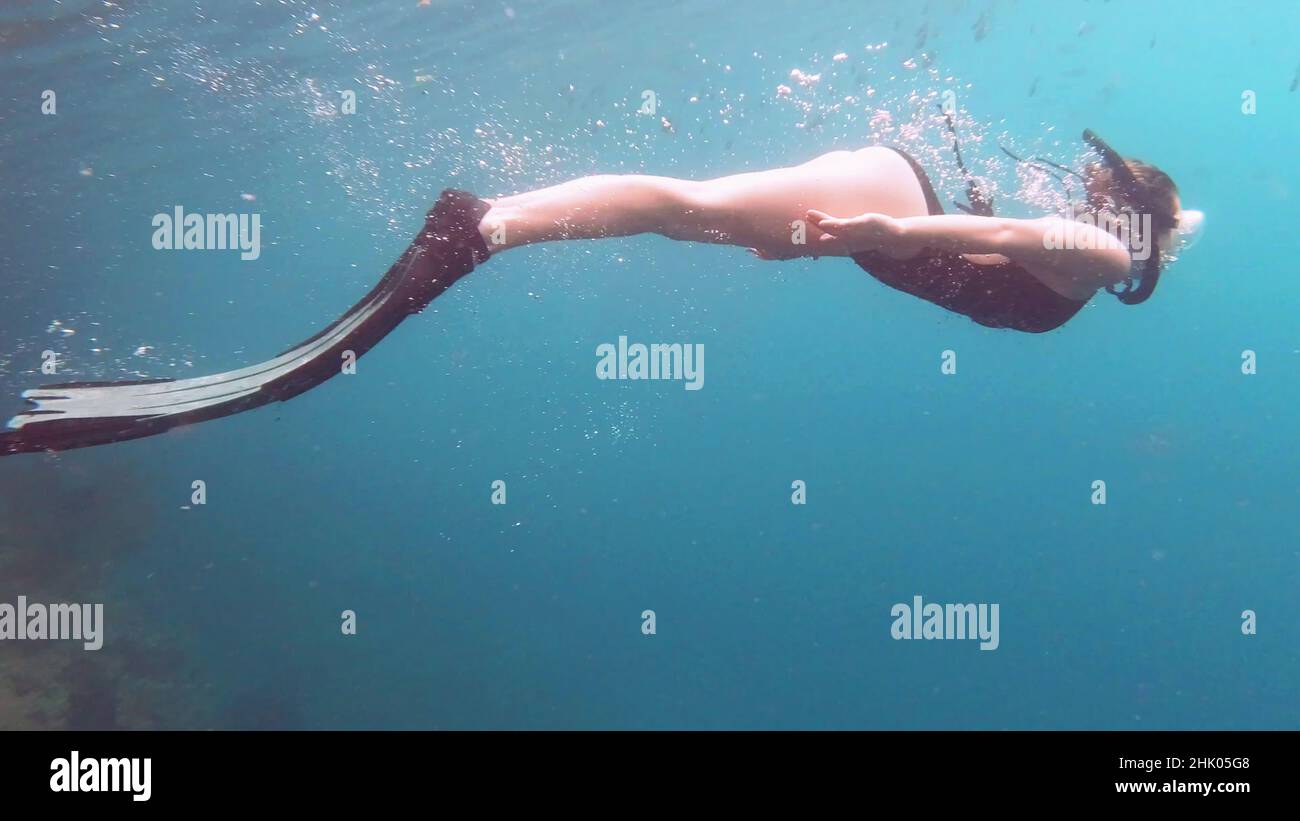 Trovo la mia libertà nelle acque sconfinate Foto Stock