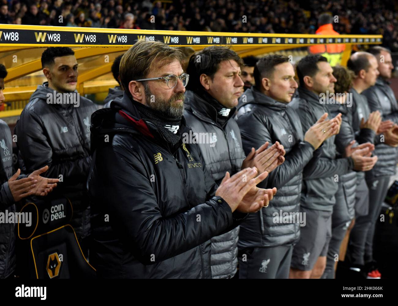 Il direttore di Liverpool, Jurgen Klopp, plaude alla vita di Bill Slater Wolverhampton Wanderers contro Liverpool al Molineux Stadium 07/01/2019 - fa Cup 3rd round Foto Stock