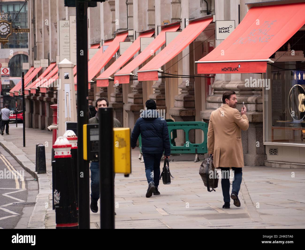 Una serie di negozi di lusso che includono il Monte Bianco al Royal Exchange, Cornhill City di Londra Foto Stock