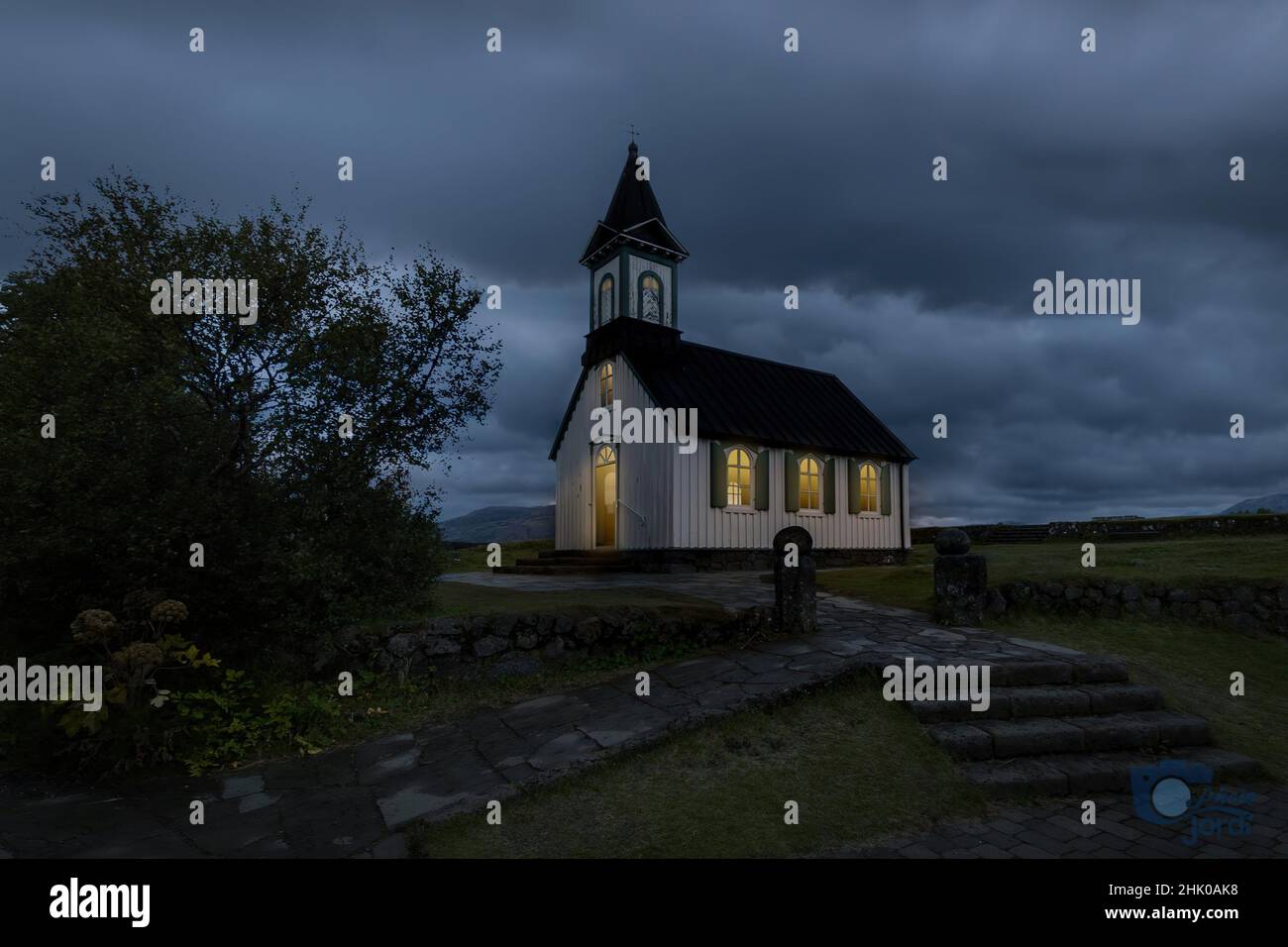 Chiesa di Thingvellir, Parco Nazionale di Thingvellir, Islanda. Notte. Foto Stock