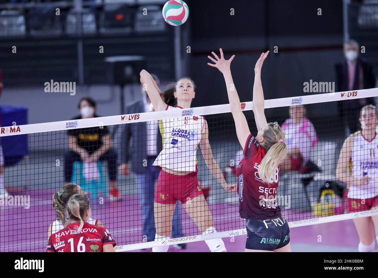 Pala EUR, Roma, Italia, 30 gennaio 2022, Agnese Cecconello (Roma Volley) durante il volo acqua&Sapone Roma vs Bartoccini Fortinfissi Perugia - Vo Foto Stock