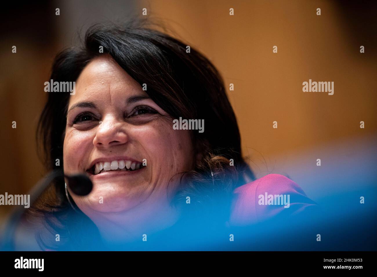 Nani Coloretti, vicedirettore dell'Ufficio di Gestione e bilancio (OMB) candidato per il Presidente degli Stati Uniti Joe Biden, ascolta durante un'audizione di conferma della Commissione per la sicurezza e gli affari governativi del Senato a Washington, DC, Stati Uniti, martedì 1 febbraio, 2022. Se confermato, Coloretti sarebbe uno dei più alti americani asiatici nella Casa Bianca amministrazione.Credit: Al Drago/Pool via CNP /MediaPunch Foto Stock