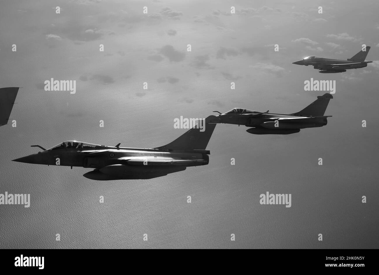 La Royal Air Force e la francese Armee de l'air hanno eseguito esercizi congiunti nel Mediterraneo orientale alla fine del 2021. Foto Stock
