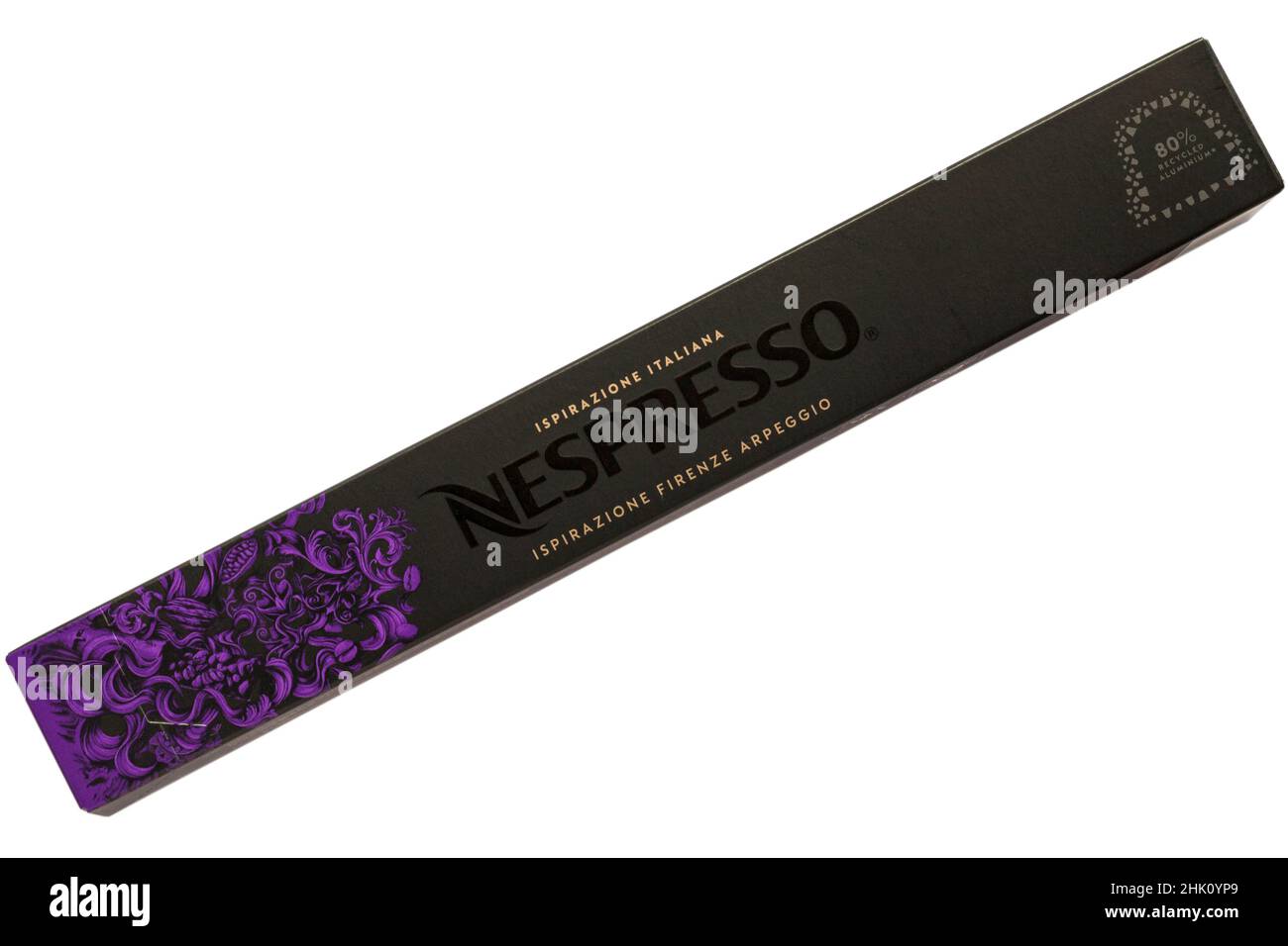 Scatola di Nespresso aspirazione Italiana Firenze Arpeggio capsule di caffè intenso isolate su sfondo bianco - caffè intenso e cremoso Foto Stock