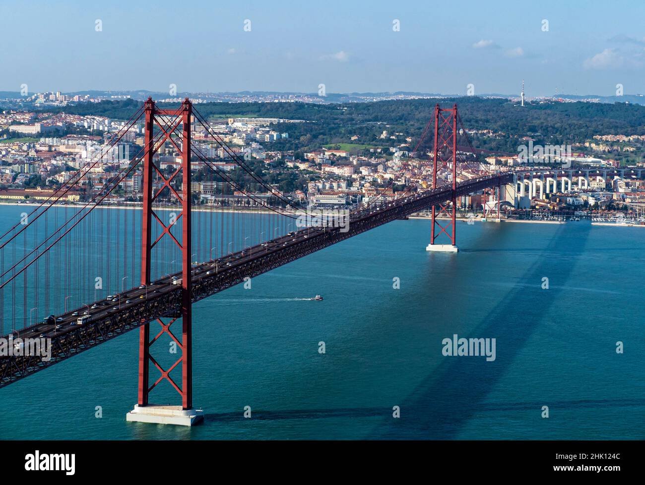 25th di aprile Ponte a Lisbona sul fiume Tago Foto Stock