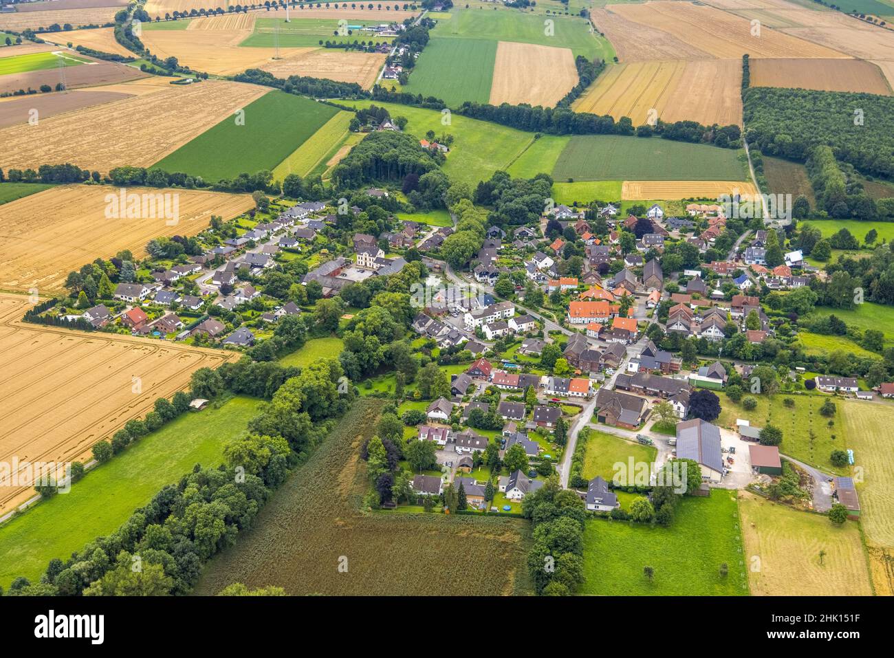 Veduta aerea, vista sulla città Kessebüren con casa di campagna Ententeich, Unna, zona della Ruhr, Renania settentrionale-Vestfalia, Germania, DE, Europa, tassa di proprietà, vera esta Foto Stock