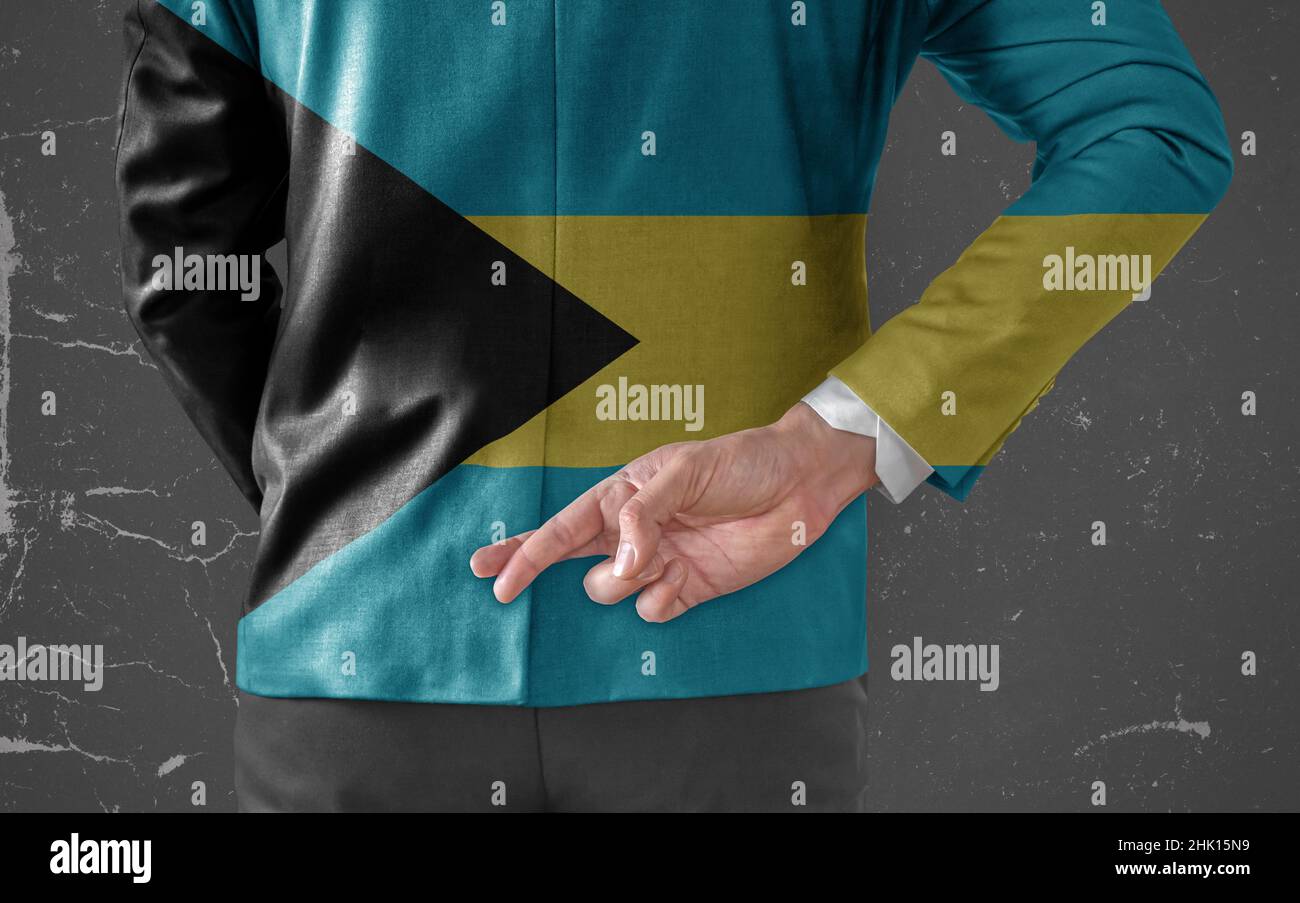 Giacca Bandiera delle Bahamas su uomo d'affari con le dita incrociate dietro la schiena Foto Stock