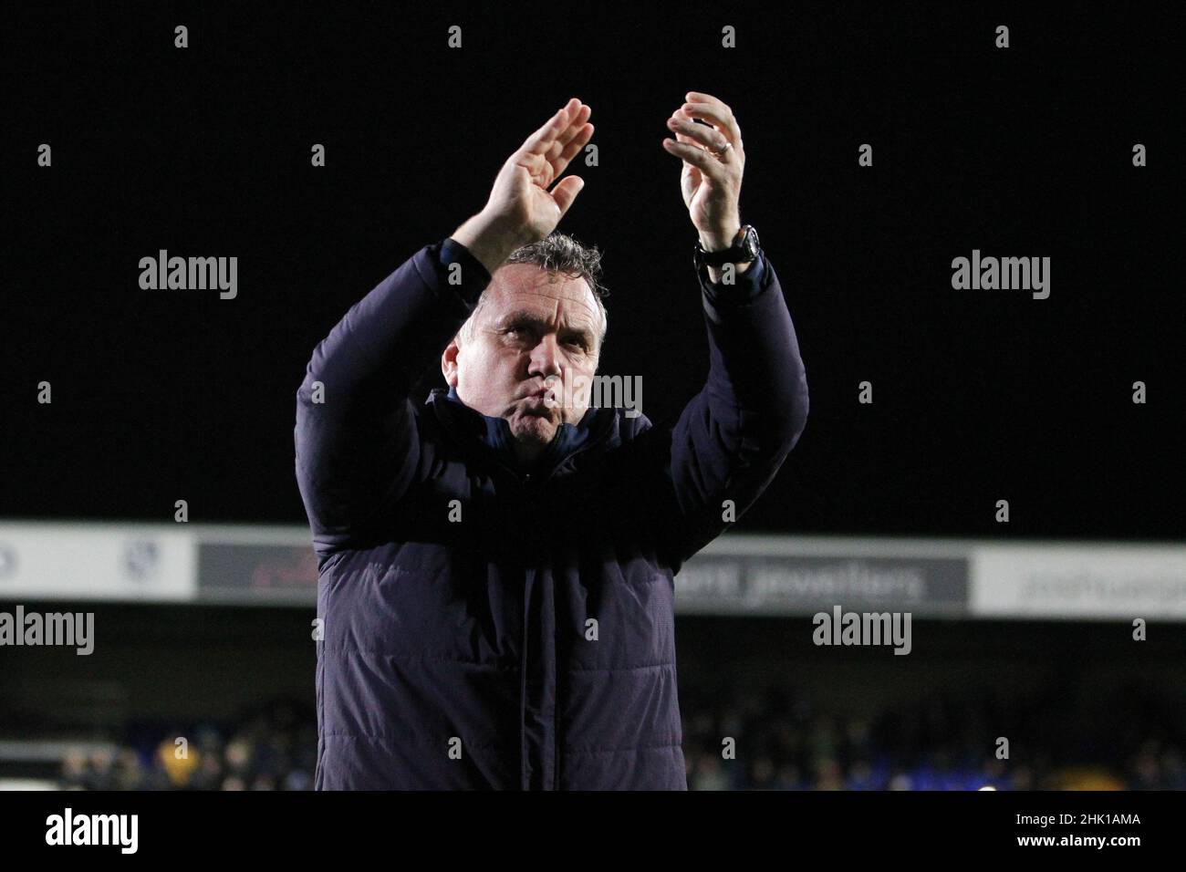 Birkenhead, Regno Unito. 01st Feb 2022. Il direttore di Tranmere Rovers, Micky Mellon, applaude i tifosi durante la partita della Sky Bet League due tra Tranmere Rovers e Stevenage al Prenton Park, il 1st 2022 febbraio a Birkenhead, Inghilterra. (Foto di Richard Ault/phcimages.com) Credit: PHC Images/Alamy Live News Foto Stock