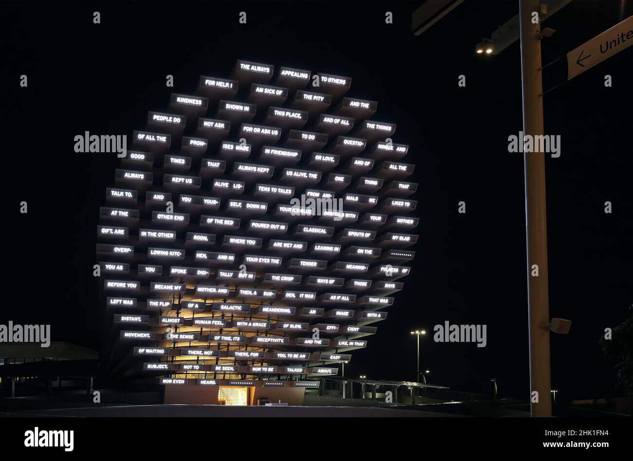 Dubai, Emirati Arabi Uniti - 01.05.2022: Padiglione illuminato del Regno Unito all'Expo 2020 World Exhibition Foto Stock