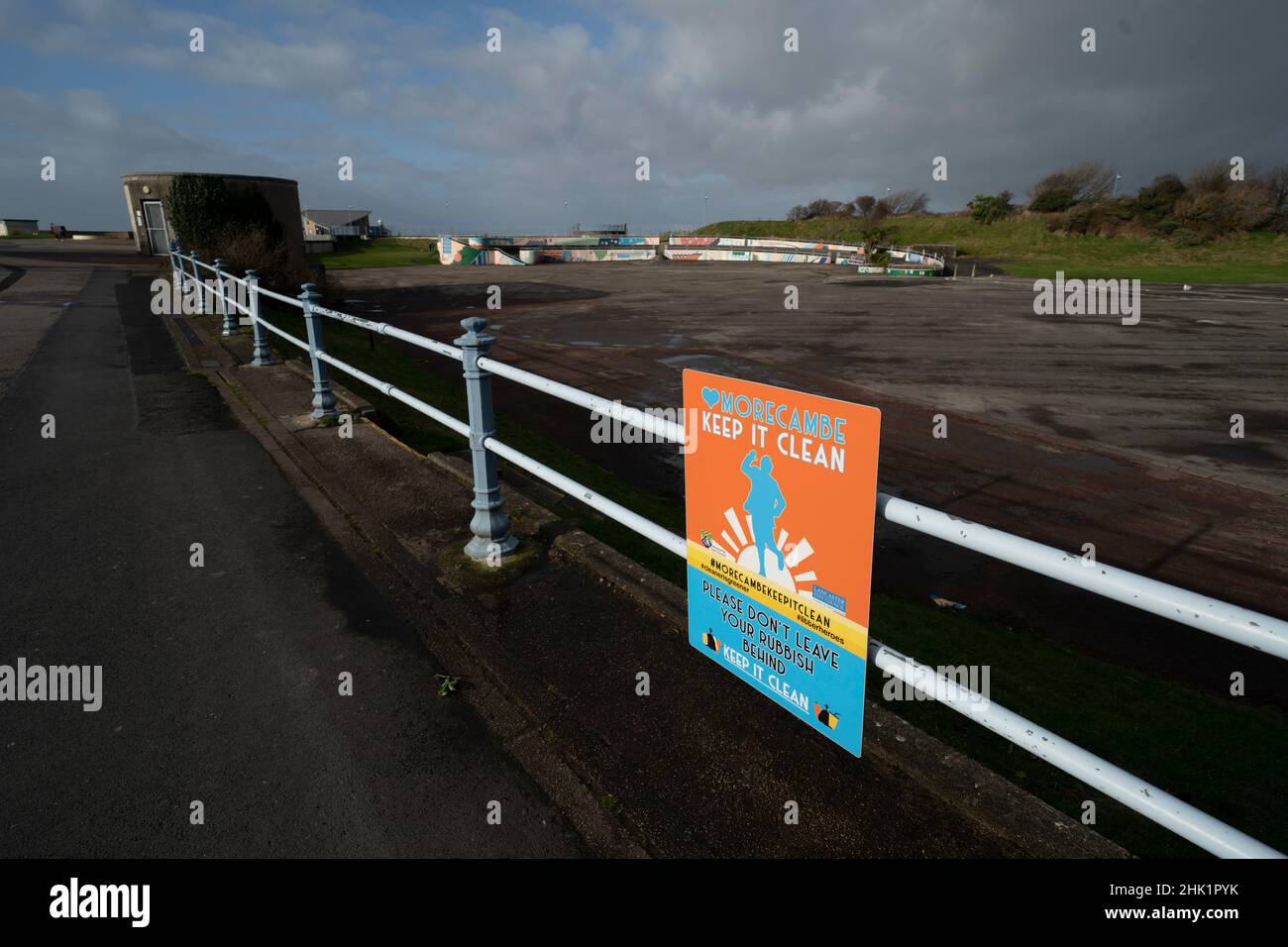 Morecambe, UK, 01/02/2022, il sito della proposta Eden Project North è visto a Morecambe come il progetto ha fatto un passo più vicino alla realtà dopo che i consiglieri del Lancashire hanno concesso il permesso di pianificazione per l'eco-attrazione di £125m. Eden Project North, che sarebbe stato costruito in cupole giganti e trasparenti sul lungomare di Morecambe, viene presentato al governo come un’iniziativa “pronta per la pala” che potrebbe aiutare a rilanciare la città costiera privata, Morecambe, Regno Unito. Credit: Jon Super/Alamy Live News. Foto Stock