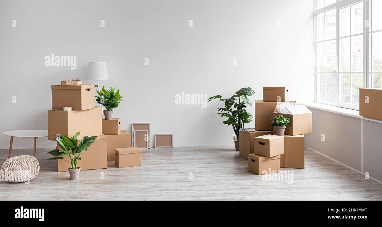 Spostamento in casa nuova, affitto appartamento, acquisto di immobili e pubblicità, panorama, spazio copia Foto Stock