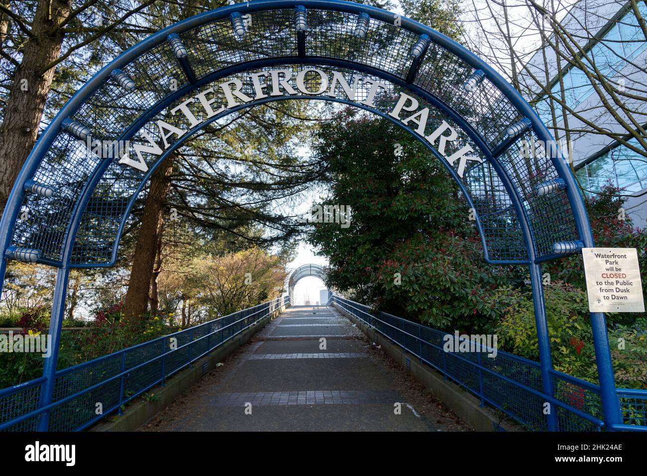 North Vancouver, BC, Canada - Aprile 13 2021: Ingresso al Waterfront Park. Foto Stock