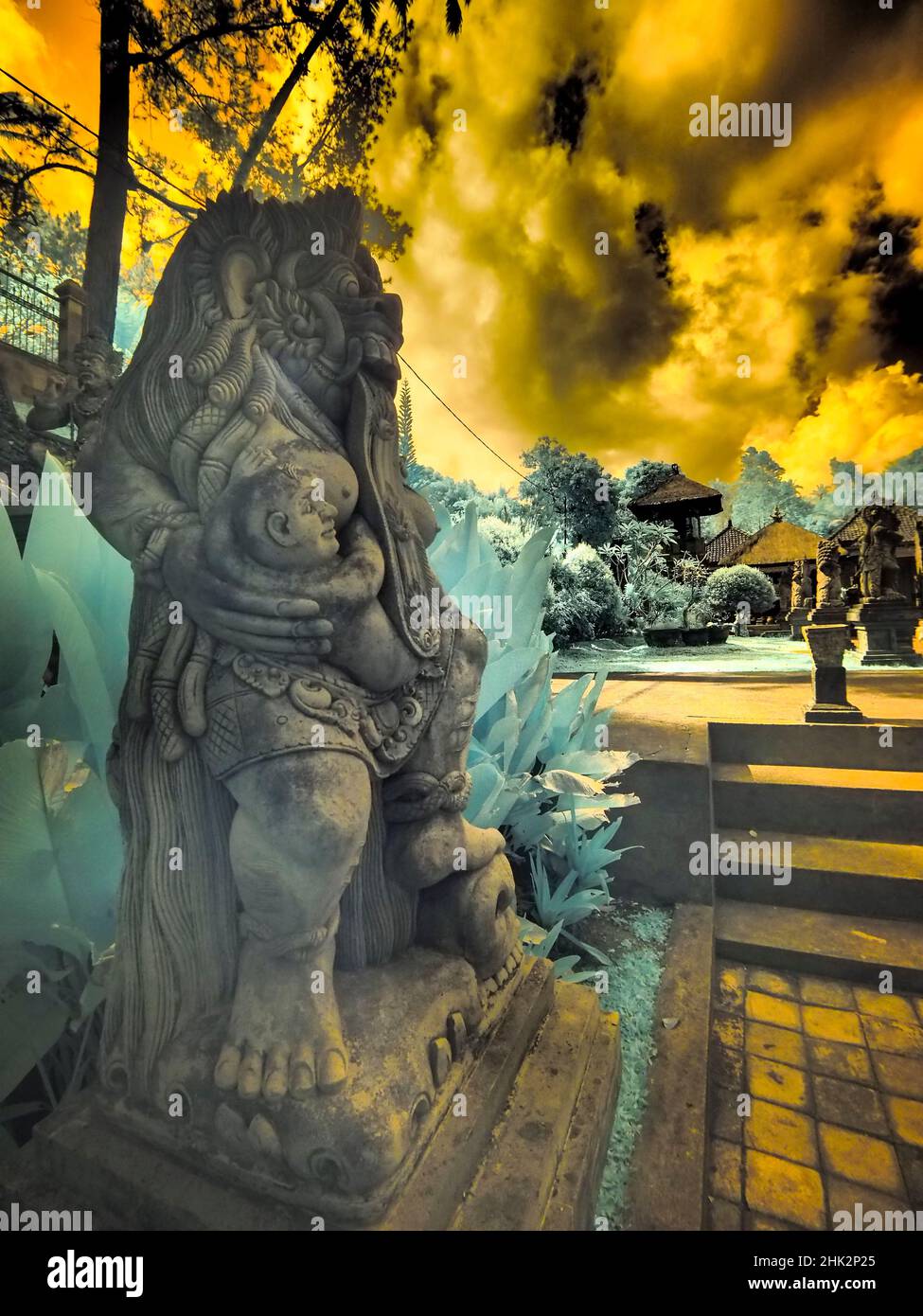 Indonesia, Bali, Ubud. Tempio di pura Tirta Empl, bagno nella sorgente sacra di Tampaksiring Foto Stock