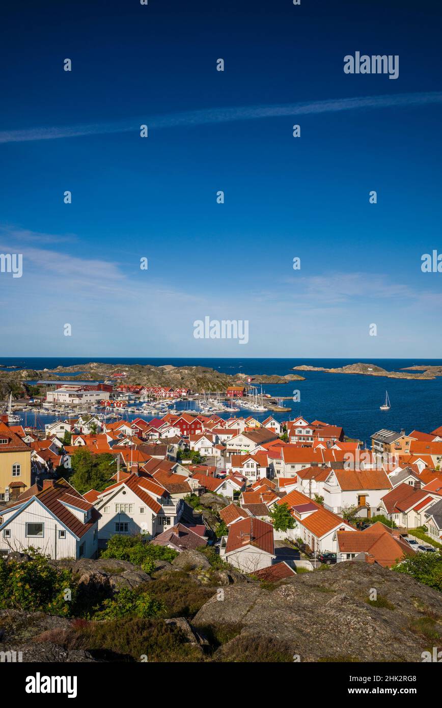 Svezia, Bohuslan, Isola di Tjorn, Skarhamn, vista sulla città, dawn Foto Stock
