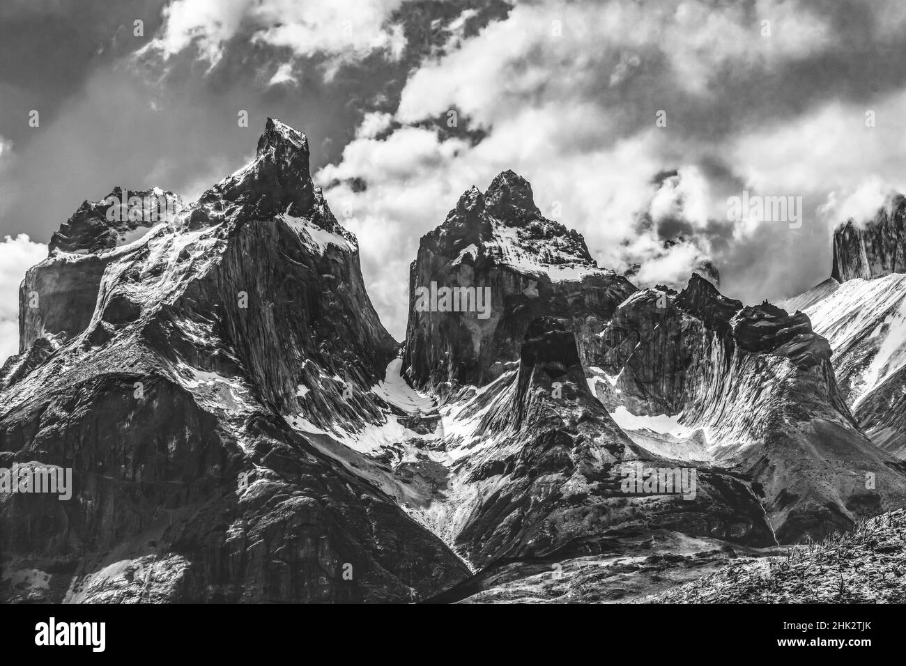 Corna Paine bianche e nere tre vette di granito, Parco Nazionale Torres del Paine, Patagonia, Cile Foto Stock