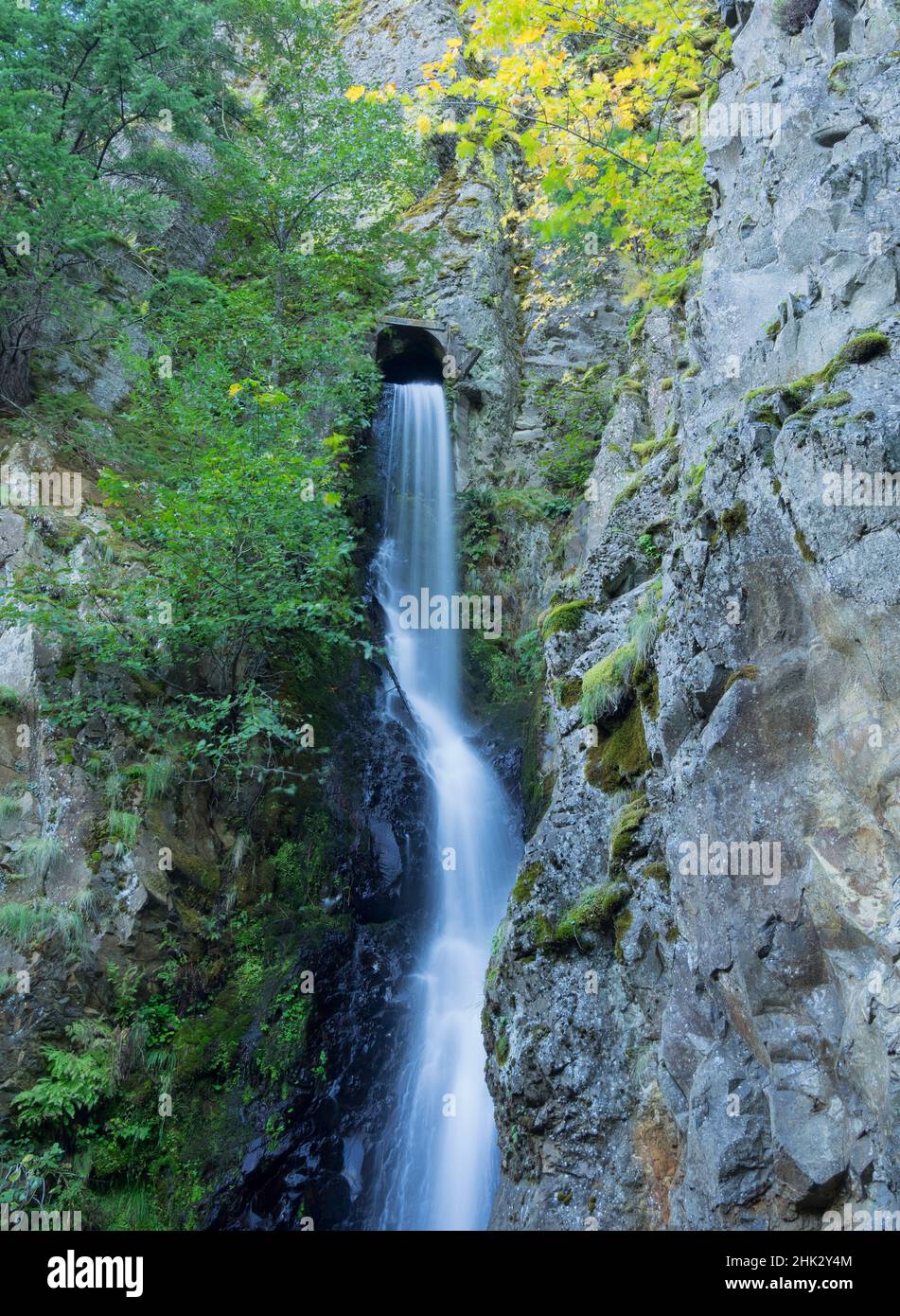 Oregon, Columbia River Gorge National Scenic Area, Hole in the Wall Falls Foto Stock