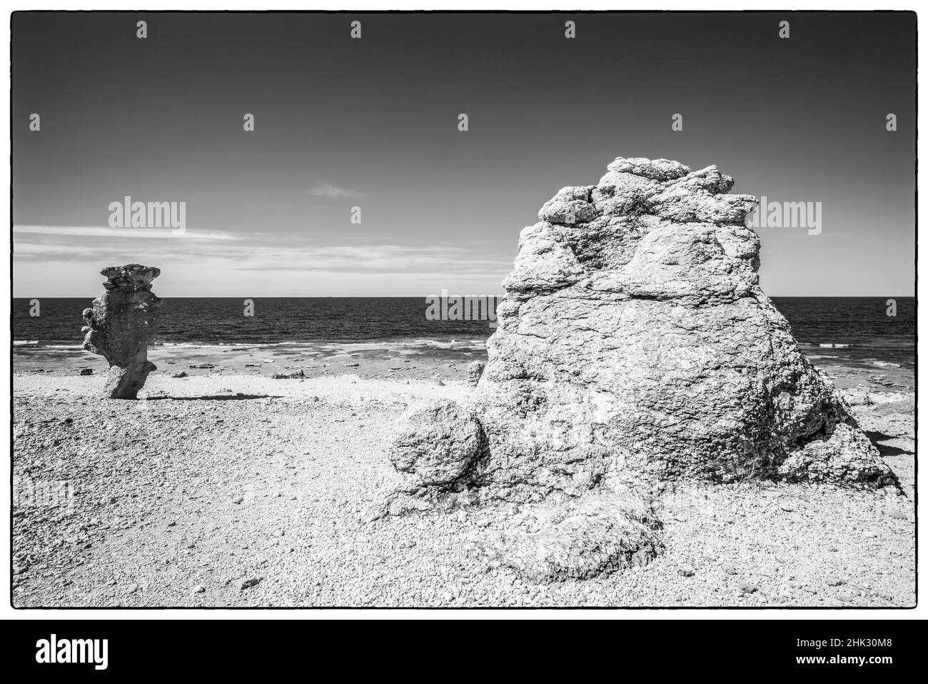 Svezia, isola di Faro, zona di Langhammars, roccia calcarea costiera di Langhammar Foto Stock