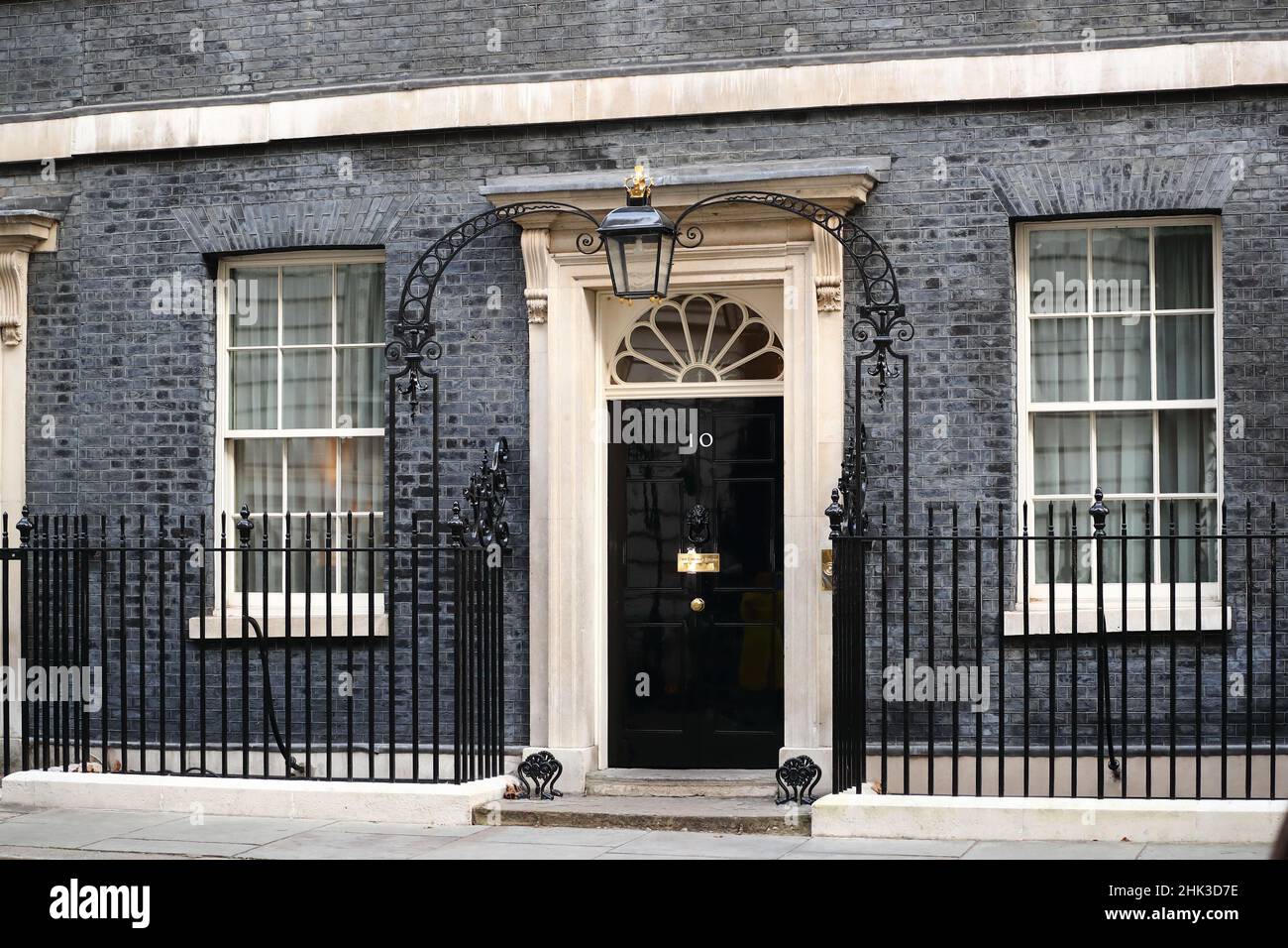 Ingresso al n. 10 Downing Street, residenza ufficiale del primo ministro britannico, Westminster, Londra, Regno Unito Foto Stock