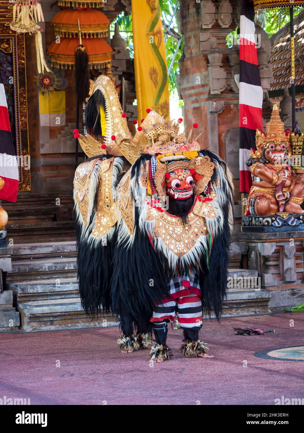 Indonesia, Bali, Ubud. Ballerini balinesi tradizionali di Legong Foto Stock