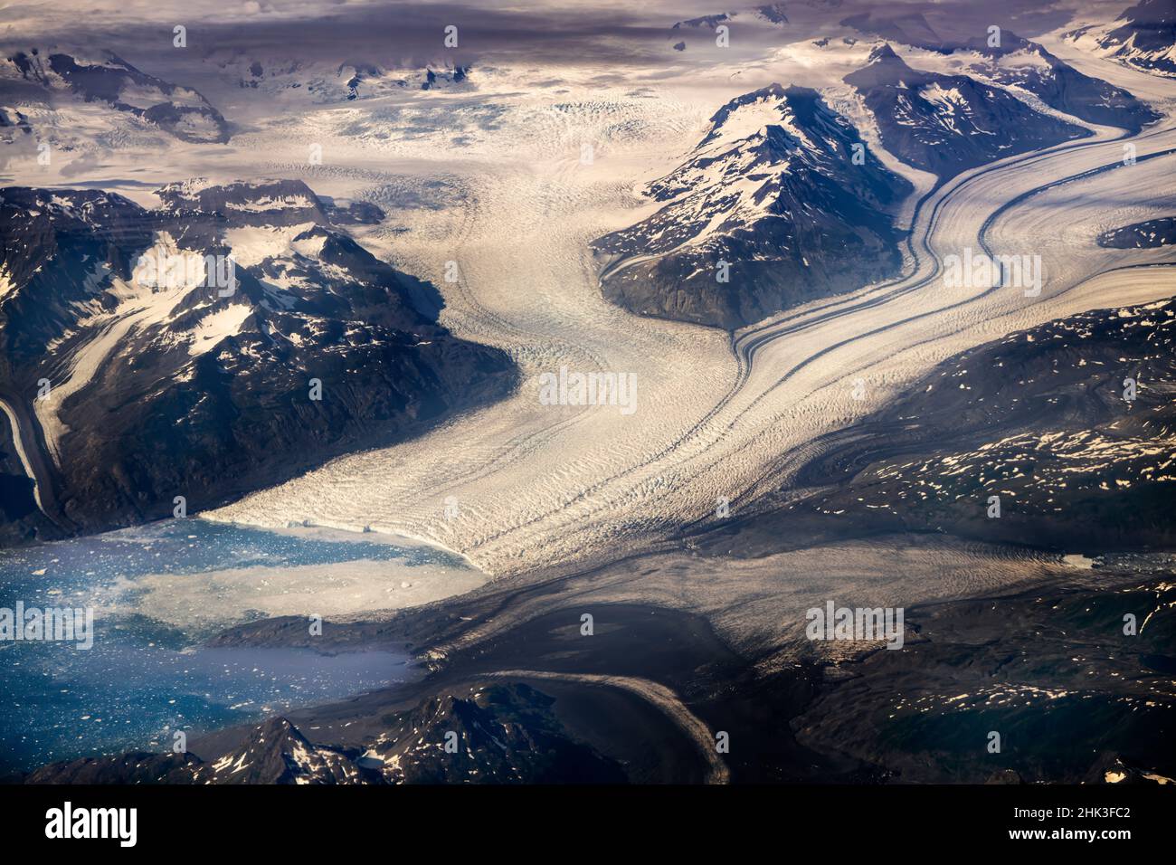 USA, Alaska, catena montuosa di Chugach. Vista aerea del ghiacciaio Columbia e delle montagne. Foto Stock