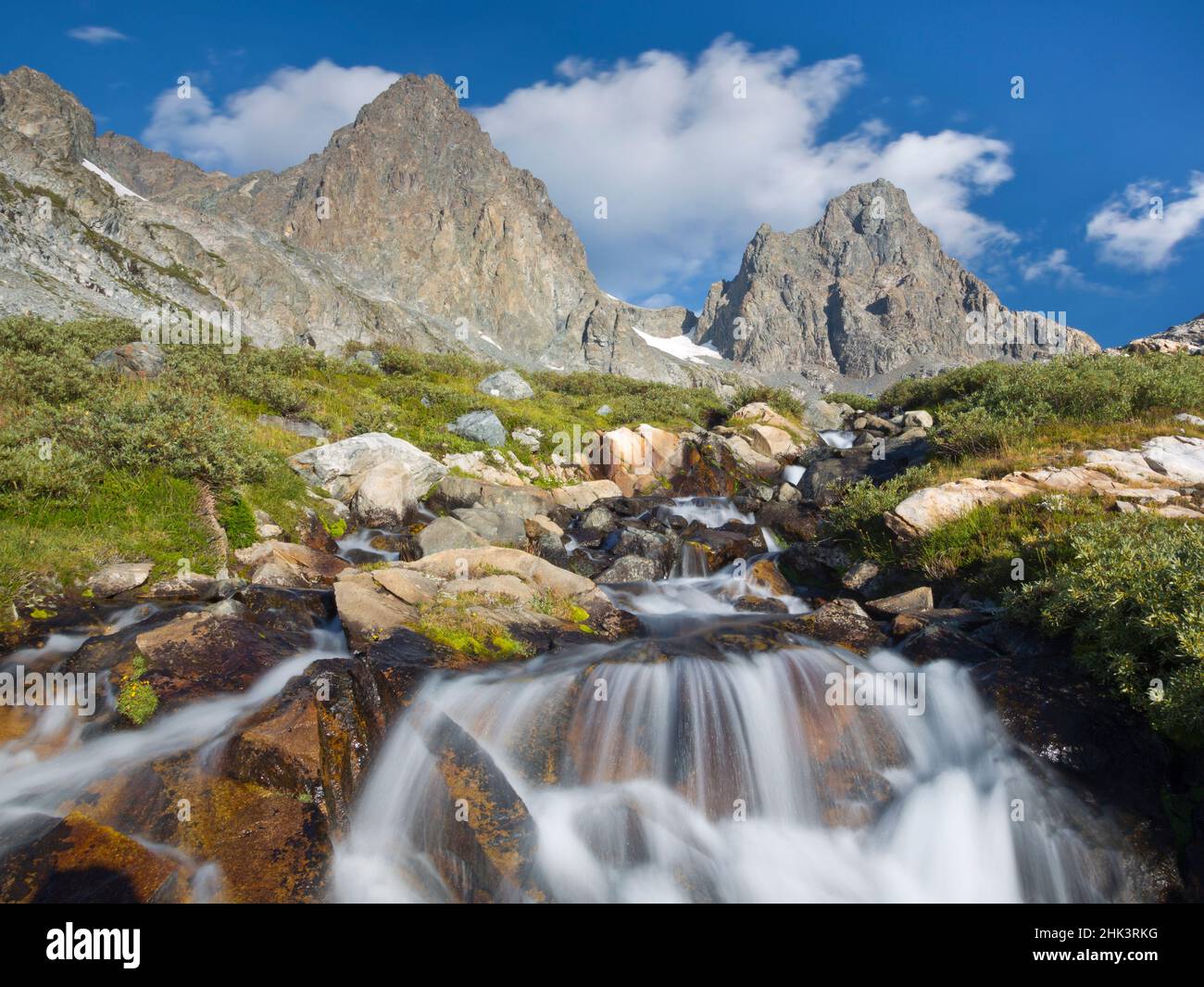 USA, California, Inyo National Forest. Cascate sotto il Monte Ritter e Banner Peak. Credit as: Don Paulson / Galleria Jaynes / DanitaDelimont.com Foto Stock