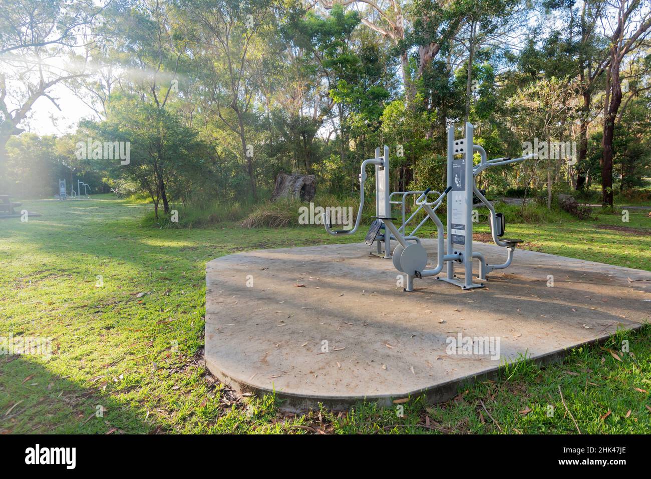 Palestra all'aperto a basso impatto attrezzature per uso pubblico gratuito a Hallidays Point, sulla costa centrale nord del nuovo Galles del Sud in Australia Foto Stock