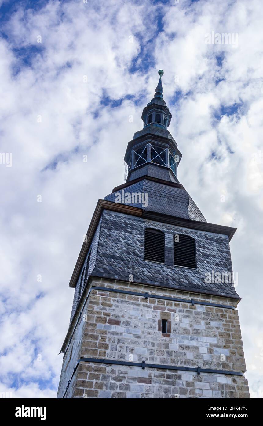 Bad Frankenhausen, Turingia, Germania: Il campanile inclinato della Chiesa alta (Oberkirche), noto anche come la Torre Pendente di Bad Frankenhausen. Foto Stock