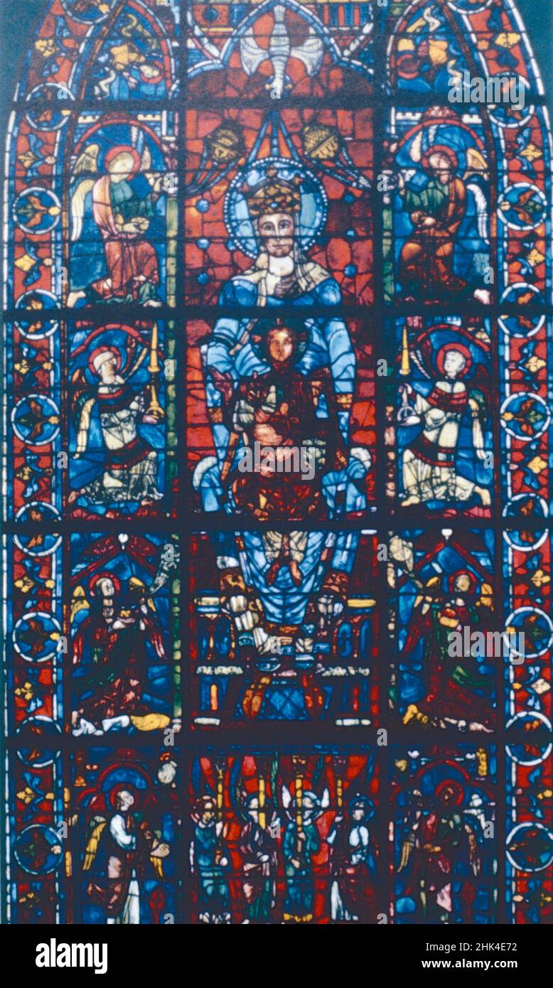 Maria e il Bambino Gesù, vetrate alla Cattedrale di Chartres, Francia 1100 ca. Foto Stock