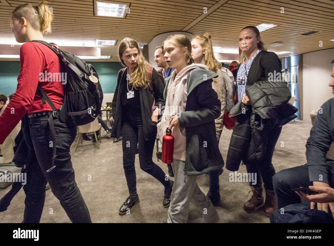 Greta Thunberg, attivista del clima e attaccante della scuola, arriva al World Economic Forum di Davos, Svizzera. Insieme a lei c'è l'attivista del clima tedesco Luisa Neubauer Foto Stock