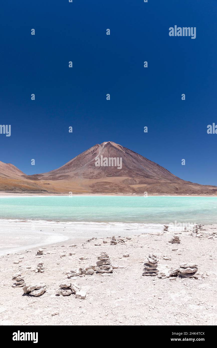 Laguna Verde nella Riserva Nazionale della Fauna andina Eduardo Avaroa, Dipartimento di Potosi, Bolivia, Sud America Foto Stock
