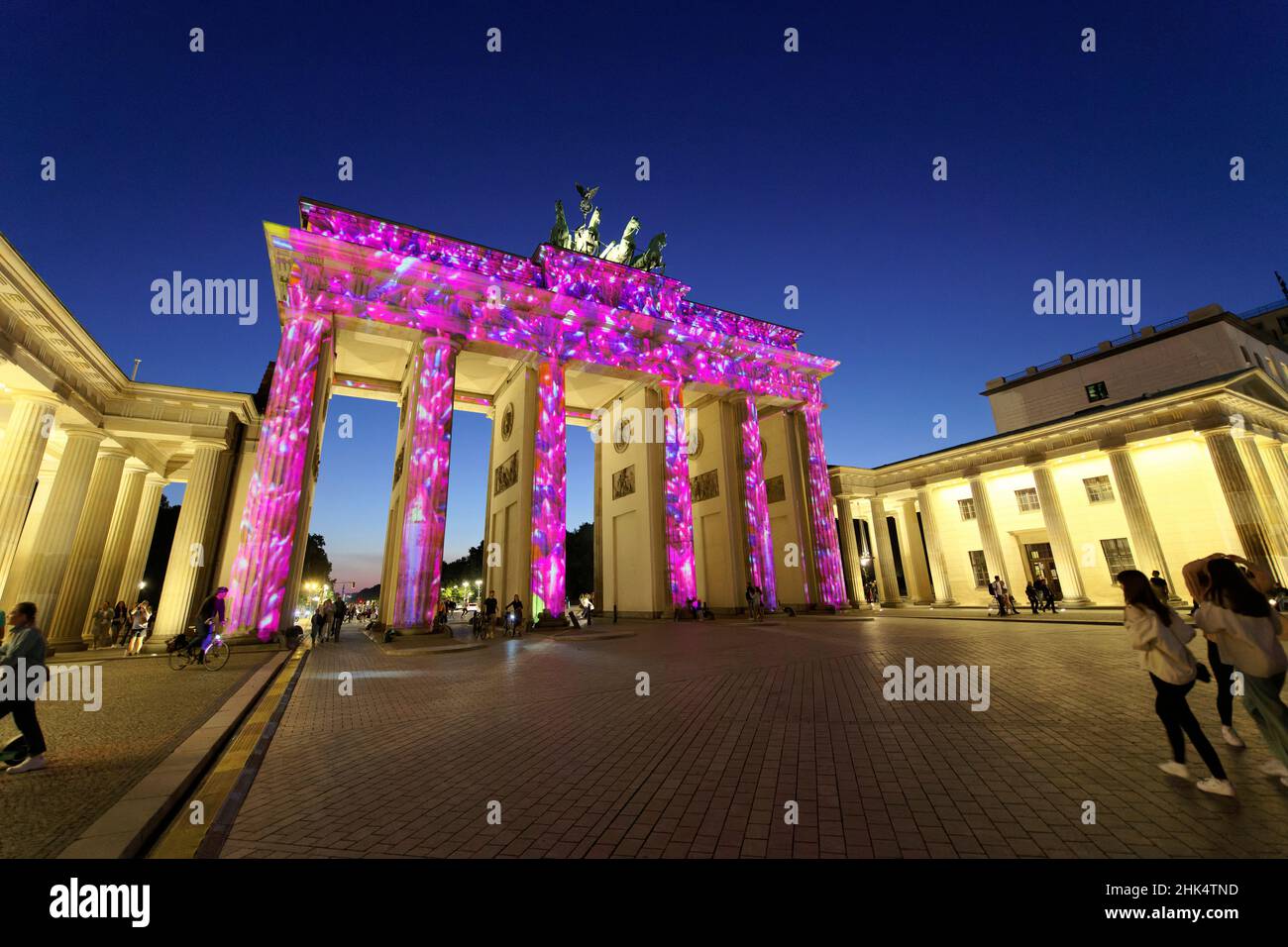 Porta di Brandeburgo durante il Festival delle luci, Piazza Pariser, Unter den Linden, Berlino, Germania, Europa Foto Stock