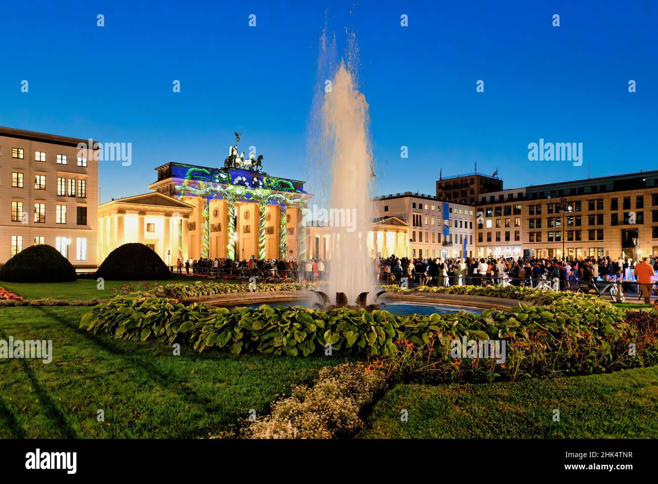 Porta di Brandeburgo durante il Festival delle luci, Piazza Pariser, Unter den Linden, Berlino, Germania, Europa Foto Stock