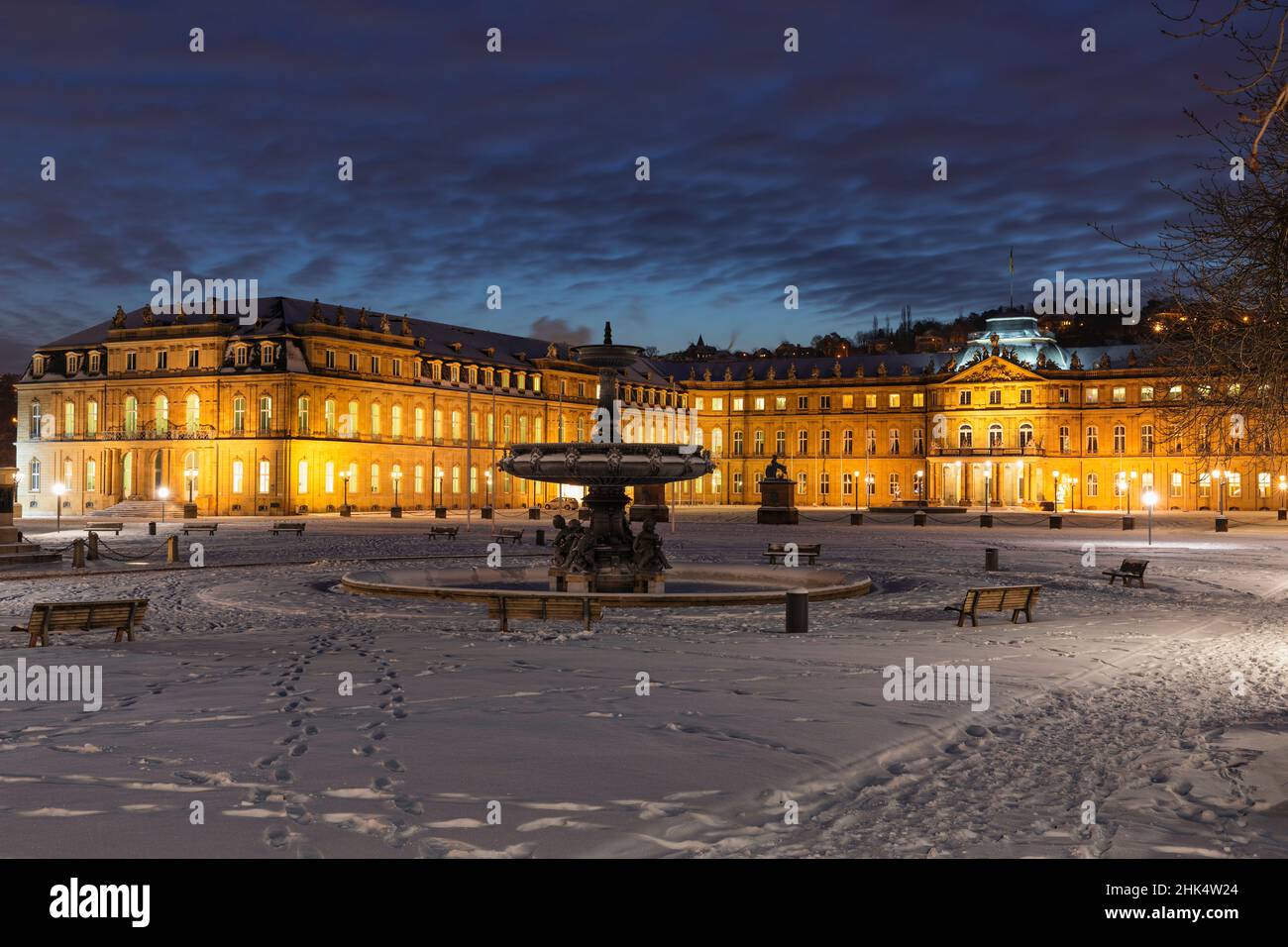 Castello nuovo in Piazza Schlossplatz, Stoccarda, Valle del Neckar, Baden-Wurttemberg, Germania, Europa Foto Stock