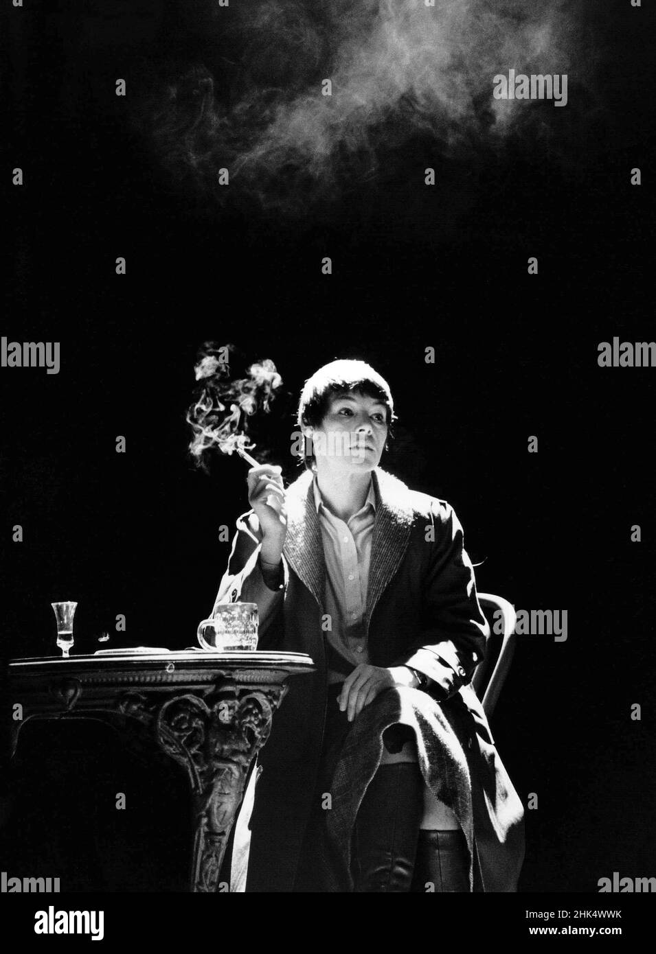 Glenda Jackson AS Rose in ROSE di Andrew Davies al Duke of York's Theatre, Londra 28/02/1980 Set design: John Gunter Costumi: Lindy Hemming illuminazione: Andy Phillips regista: Alan Dossor Foto Stock
