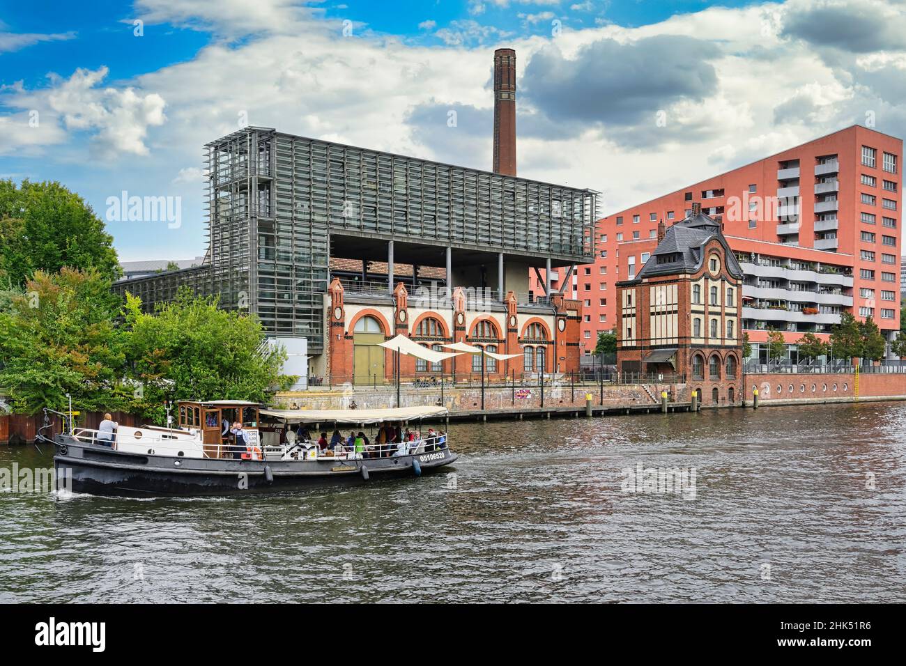 Edifici moderni lungo il fiume Sprea, Berlino, Germania, Europa Foto Stock