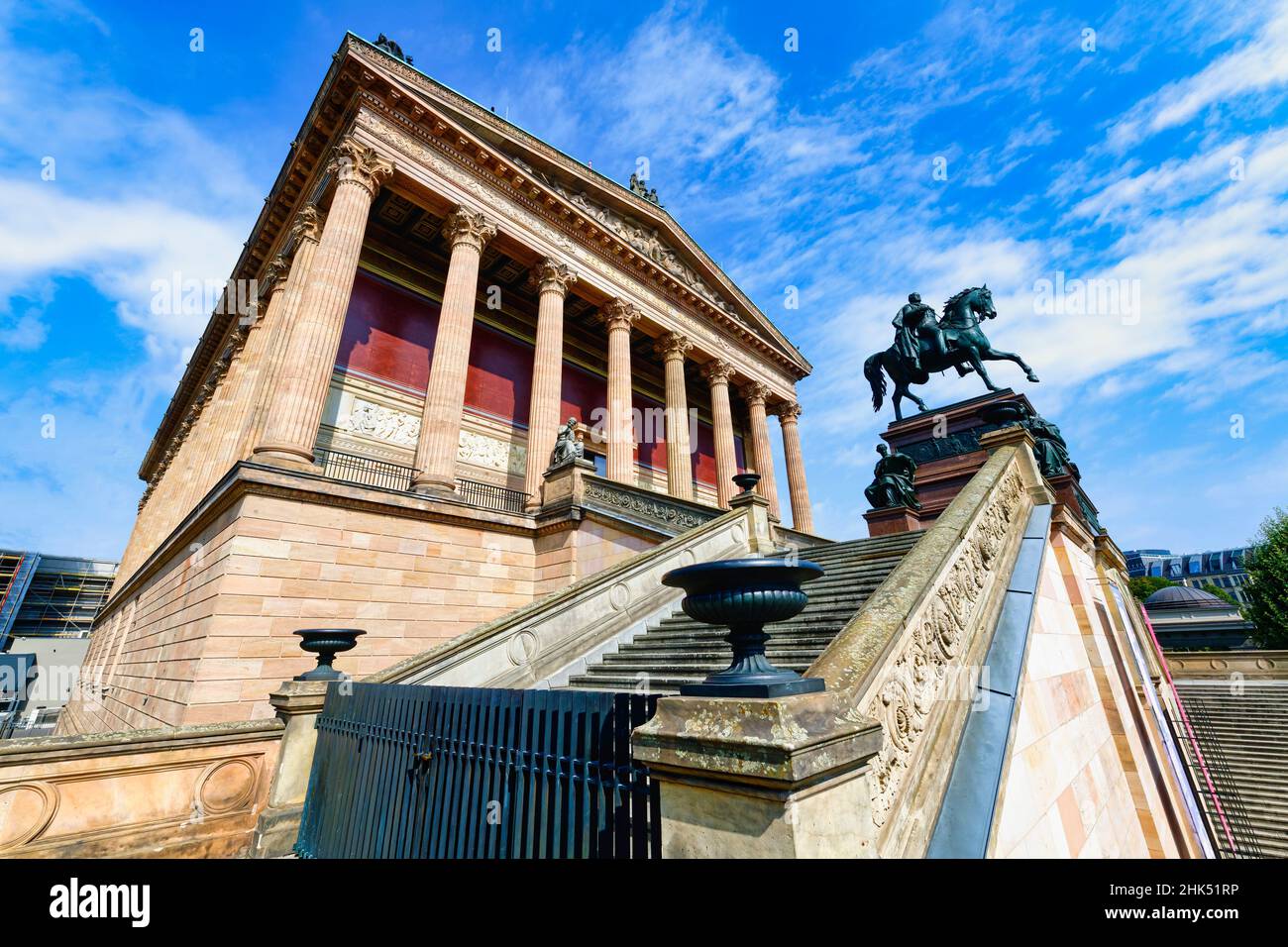 Vecchia Galleria Nazionale (Alte Nationalgalerie), Friedrich Wilhelm IV statua di bronzo equestre, Isola dei Musei, Sito Patrimonio Mondiale dell'UNESCO, Berlino Foto Stock