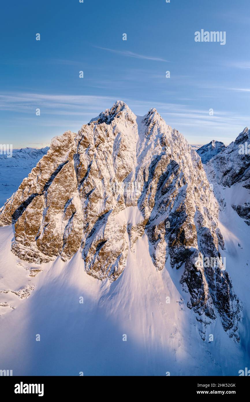 Alba invernale sulla vetta del Piz Roseg innevata, vista aerea, Valmalenco, Valtellina, Lombardia, Italia, Europa Foto Stock