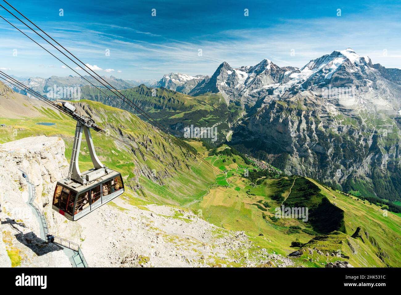 Vista panoramica della funivia di Schilthorn e delle Alpi svizzere, Murren Birg, Jungfrau Region, Canton Berna, Svizzera, Europa Foto Stock