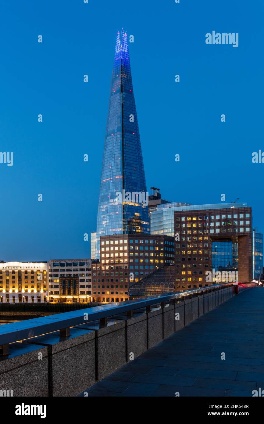 The Shard and London Bridge at sunrise, Londra, Inghilterra, Regno Unito, Europa Foto Stock