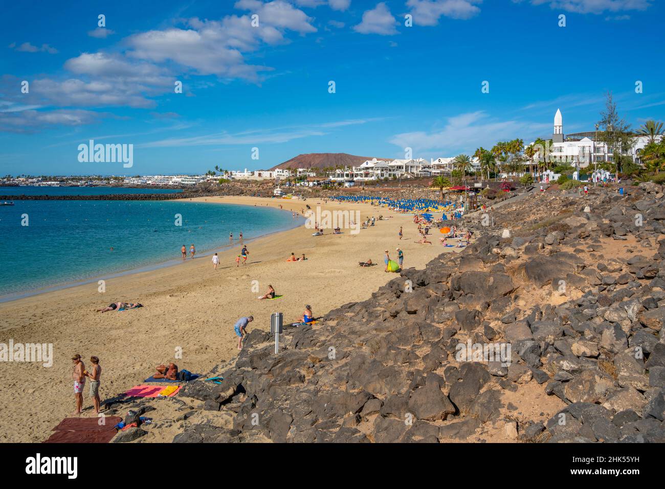 Vista dell'hotel con vista sulla spiaggia di Playa Dorada, Playa Blanca, Lanzarote, Isole Canarie, Spagna, Atlantico, Europa Foto Stock