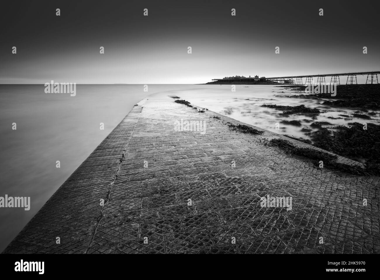 Lo scivolo Anchor Head e il molo Birnbeck nel canale di Bristol a Weston-super-Mare, North Somerset, Inghilterra. Foto Stock