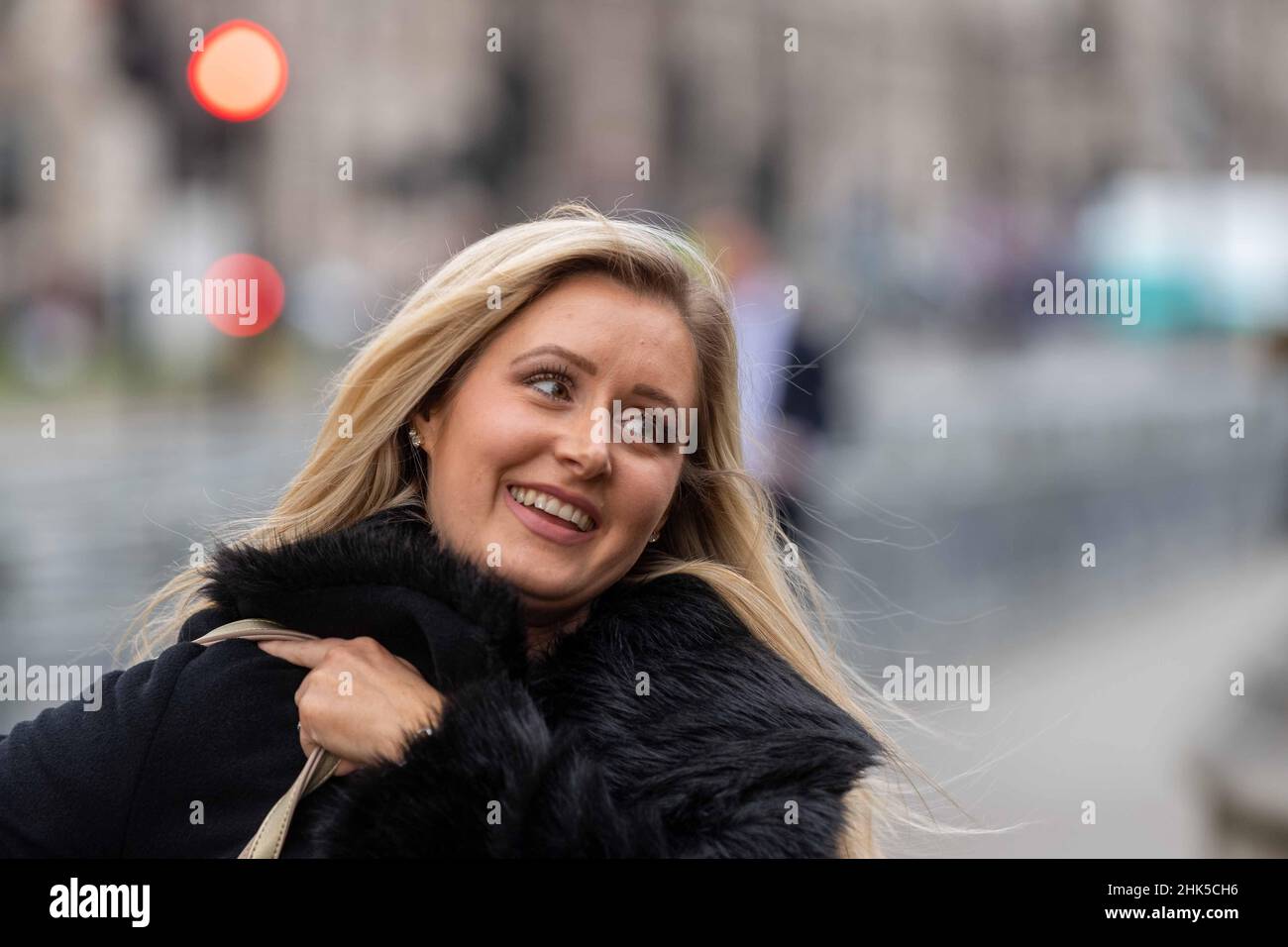 Londra, Regno Unito. 2 febbraio 2022. Katie Kate Amess, attrice e modella, figlia maggiore del defunto deputato Sir David Amess, arriva alla camera dei comuni per un incontro con Boris Johnson, deputato, primo ministro, credito: Ian Davidson/Alamy Live News Foto Stock