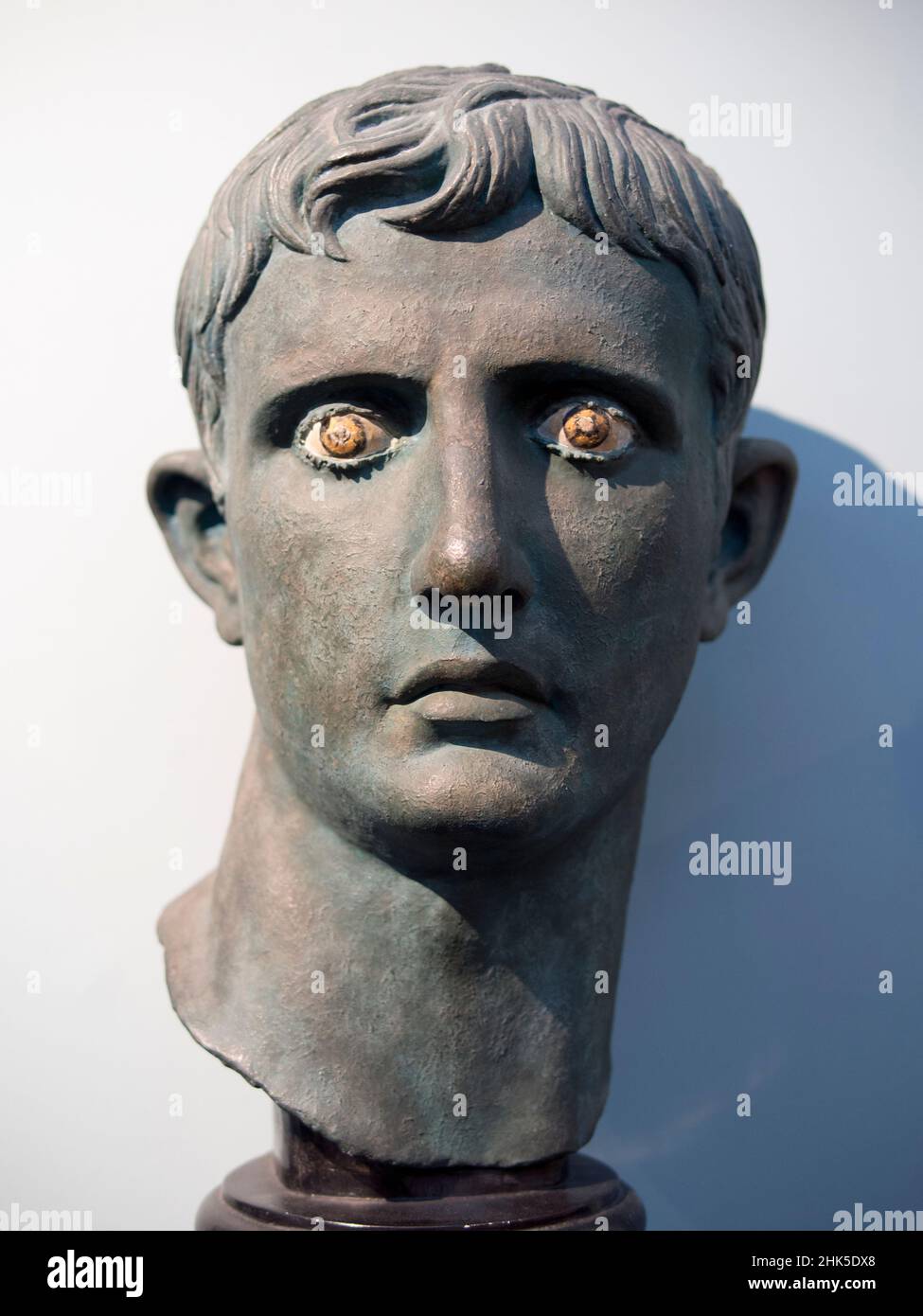 Testa di bronzo dell'imperatore Augusto di Nubia. Ospitando l'Università di OxfordÕs vaste collezioni d'arte e antichità, il Museo Ashmolean era e. Foto Stock Testa di bronzo dell'imperatore Augusto di Nubia. Ospitando l'Università di OxfordÕs vaste collezioni d'arte e antichità, il Museo Ashmolean era e. Foto Stock