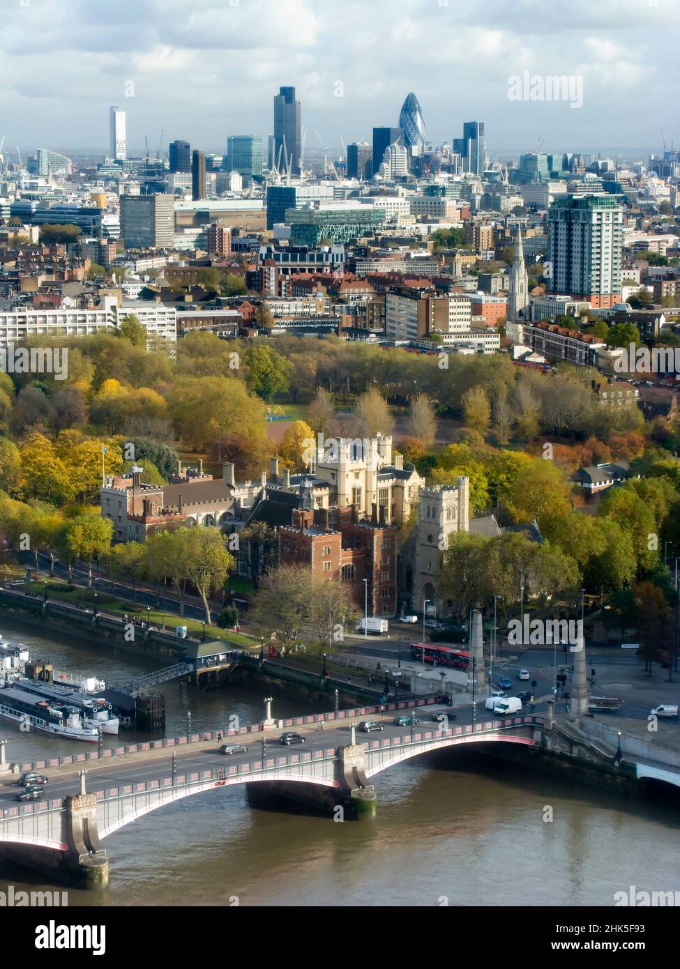 Ora ecco un'insolita vista panoramica di Londra dalla Millbank Tower, situata sulla riva nord del Tamigi. In primo piano possiamo vedere - circondato Foto Stock